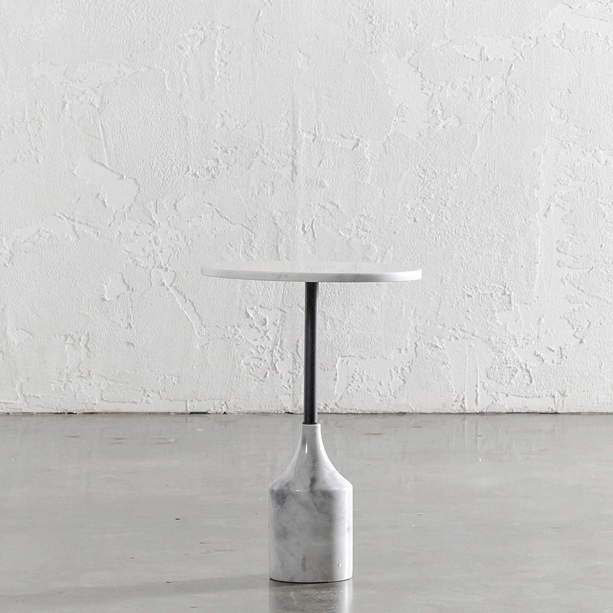 CORSINI SCALLOPED CARRERA MARBLE   MATTE BLACK SIDE TABLE  |  D40CM
