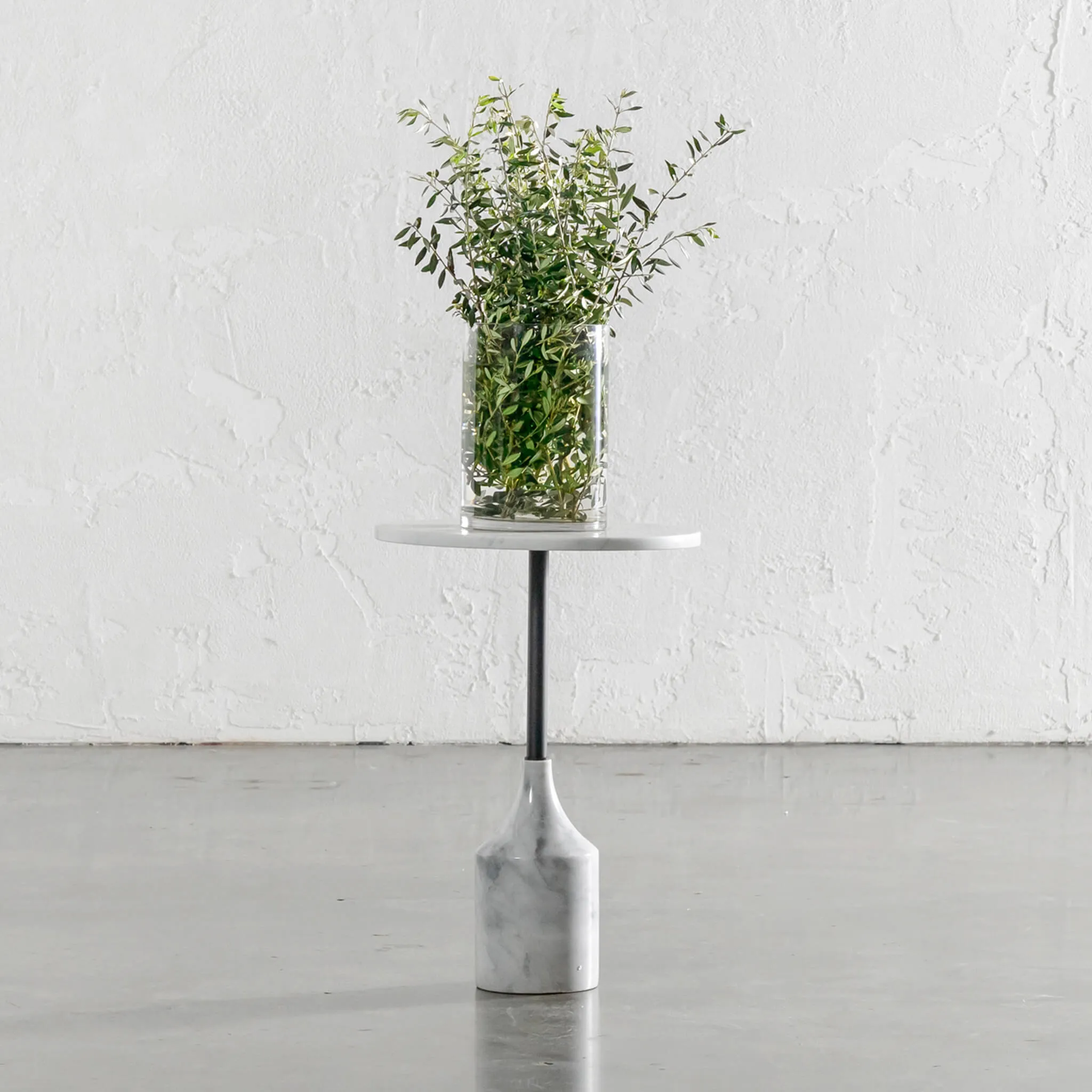CORSINI SCALLOPED CARRERA MARBLE   MATTE BLACK SIDE TABLE  |  D40CM