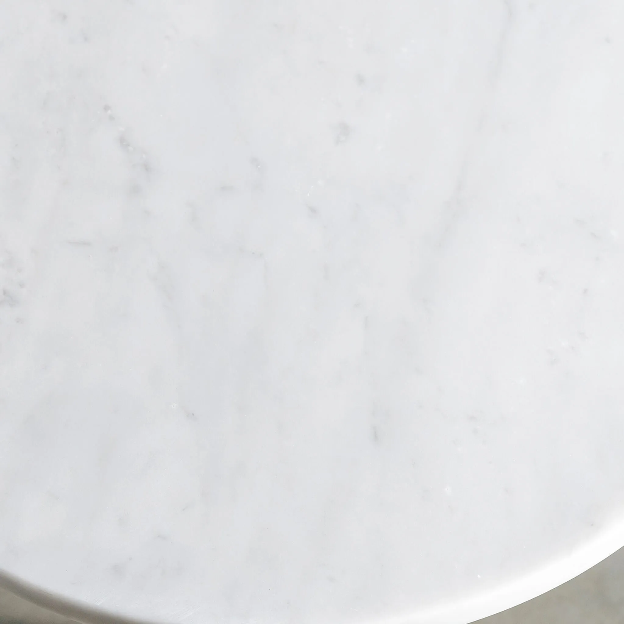 CORSINI SCALLOPED CARRERA MARBLE   MATTE BLACK SIDE TABLE  |  D40CM
