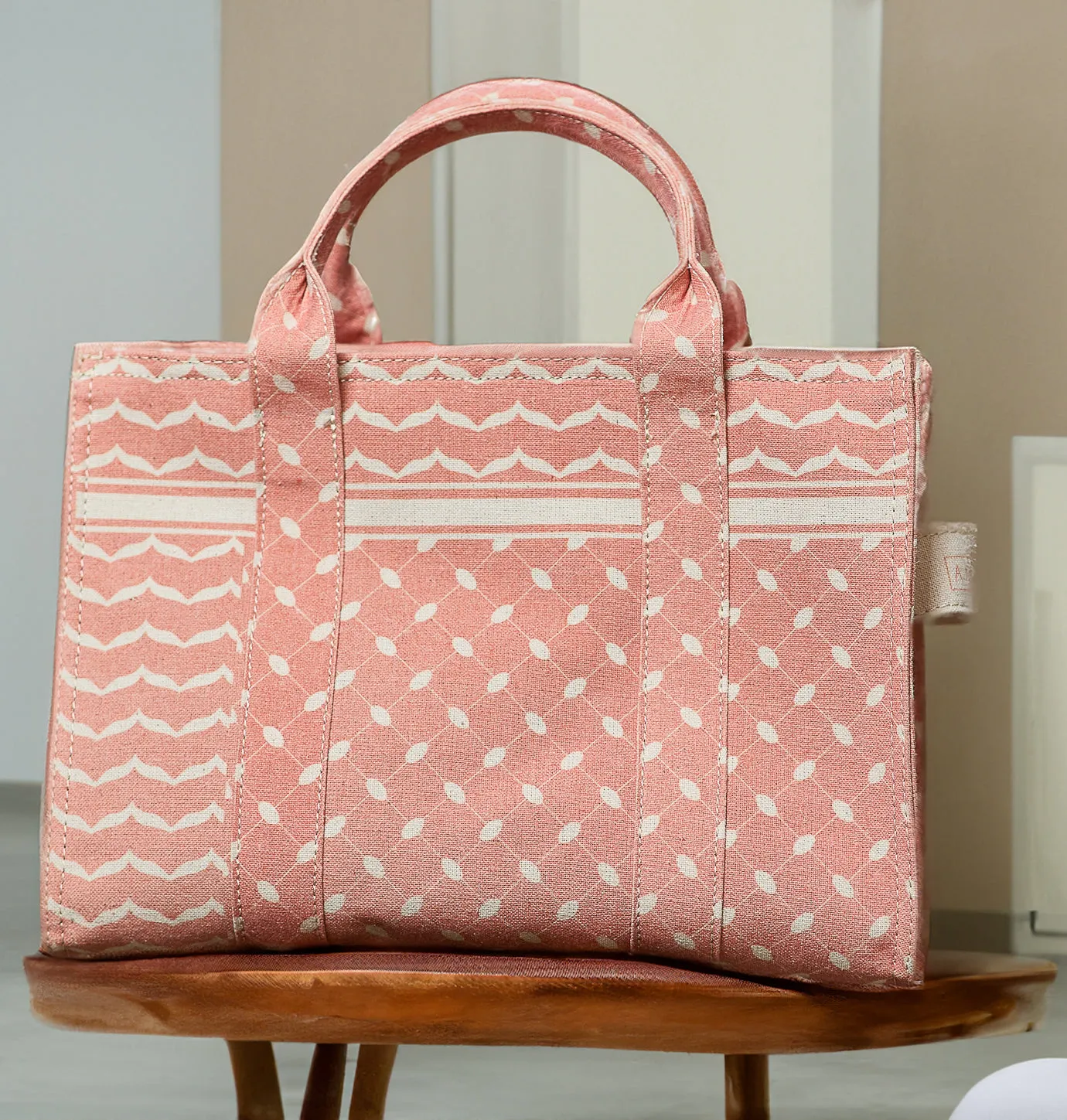 Heritage Coral and Cream Medium Tote - Elegant Keffiyeh Pattern Design