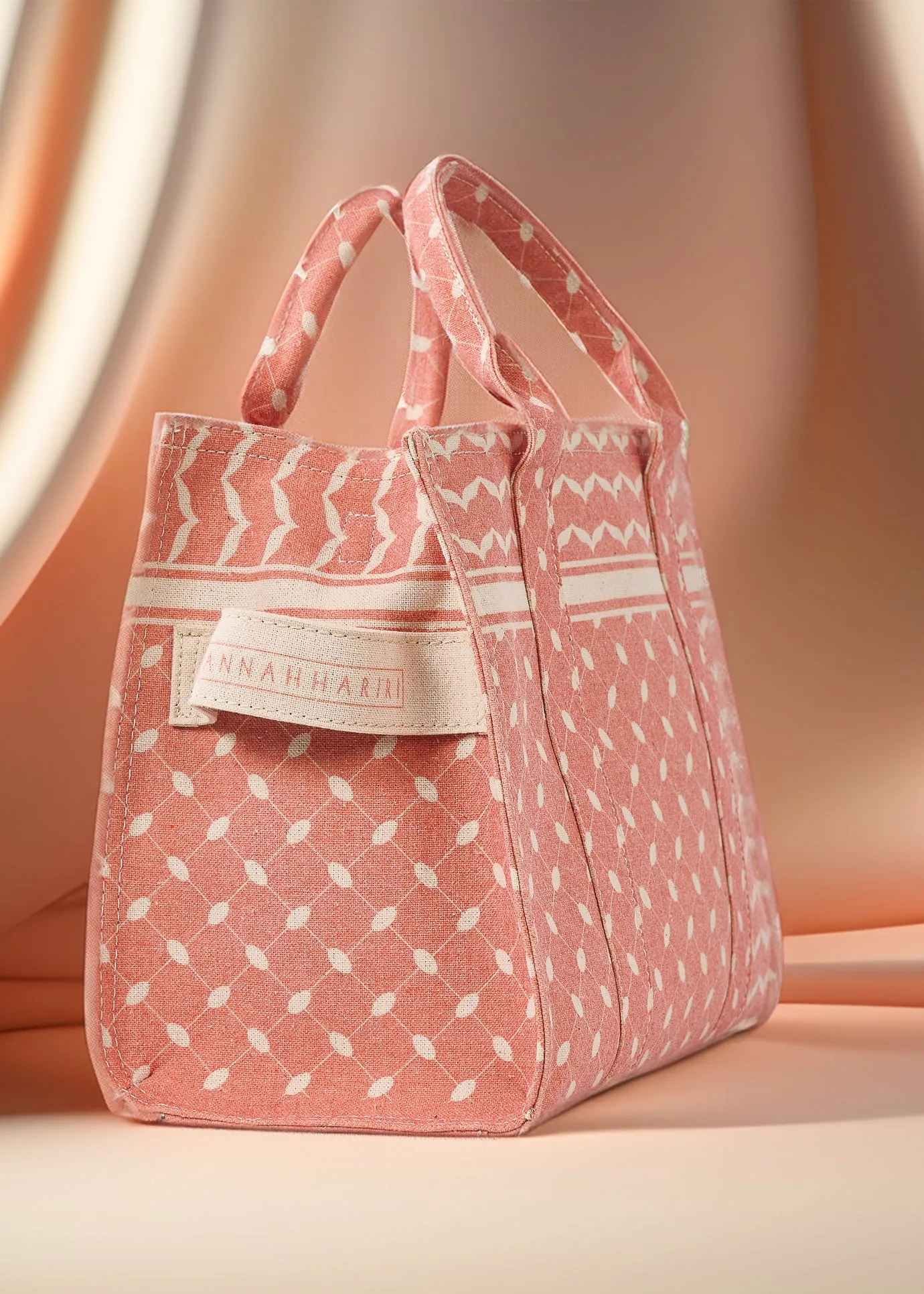 Heritage Coral and Cream Medium Tote - Elegant Keffiyeh Pattern Design
