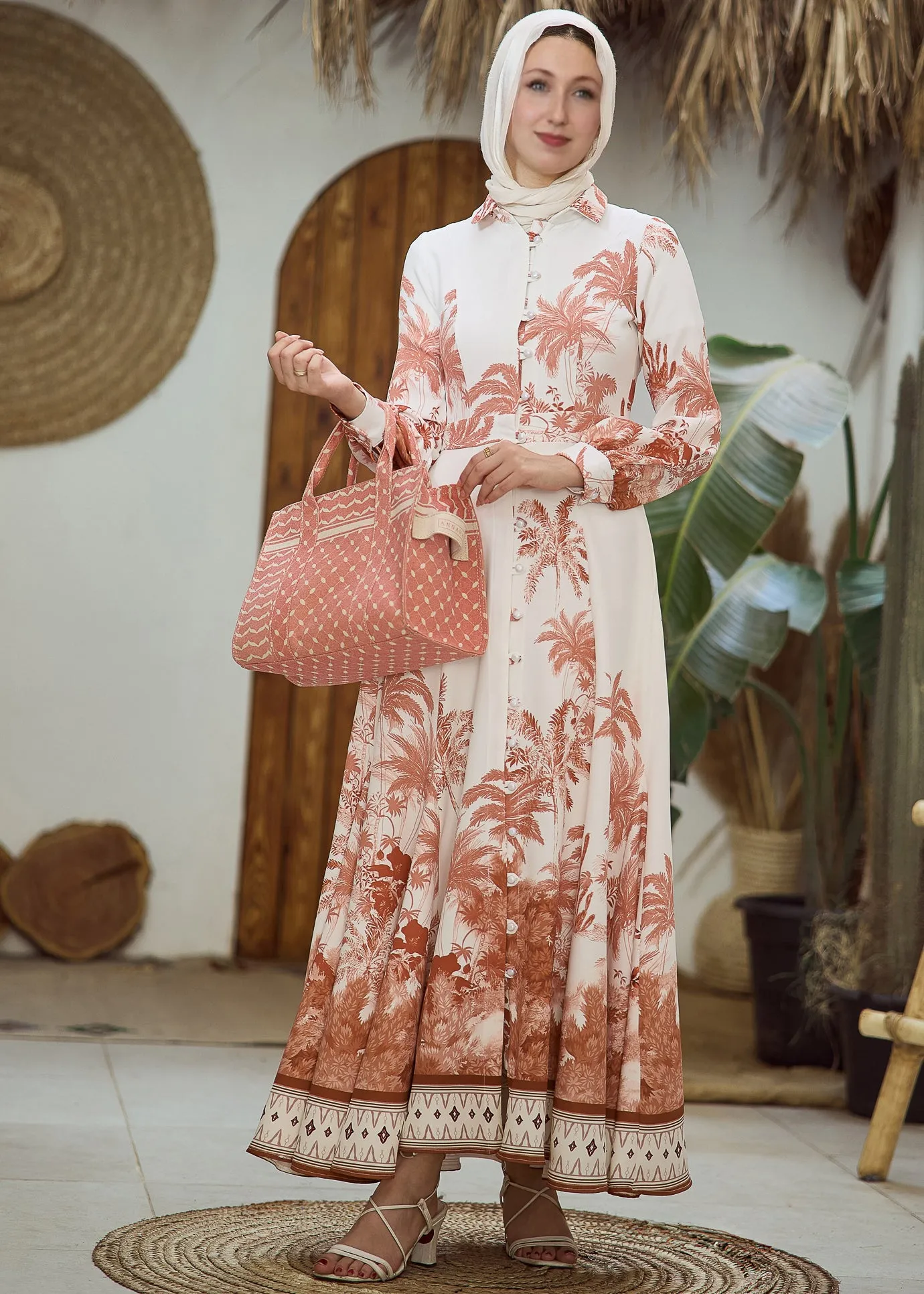 Heritage Coral and Cream Medium Tote - Elegant Keffiyeh Pattern Design