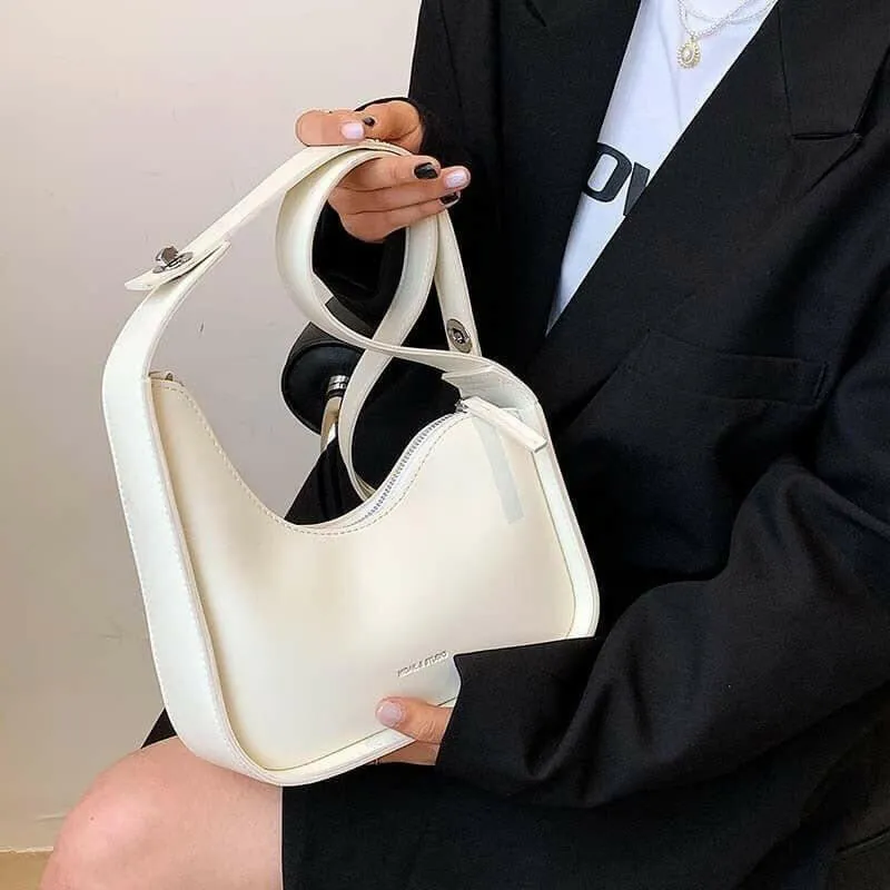 MI AMOR Handbag: Versatile Style with Sophisticated Hardware