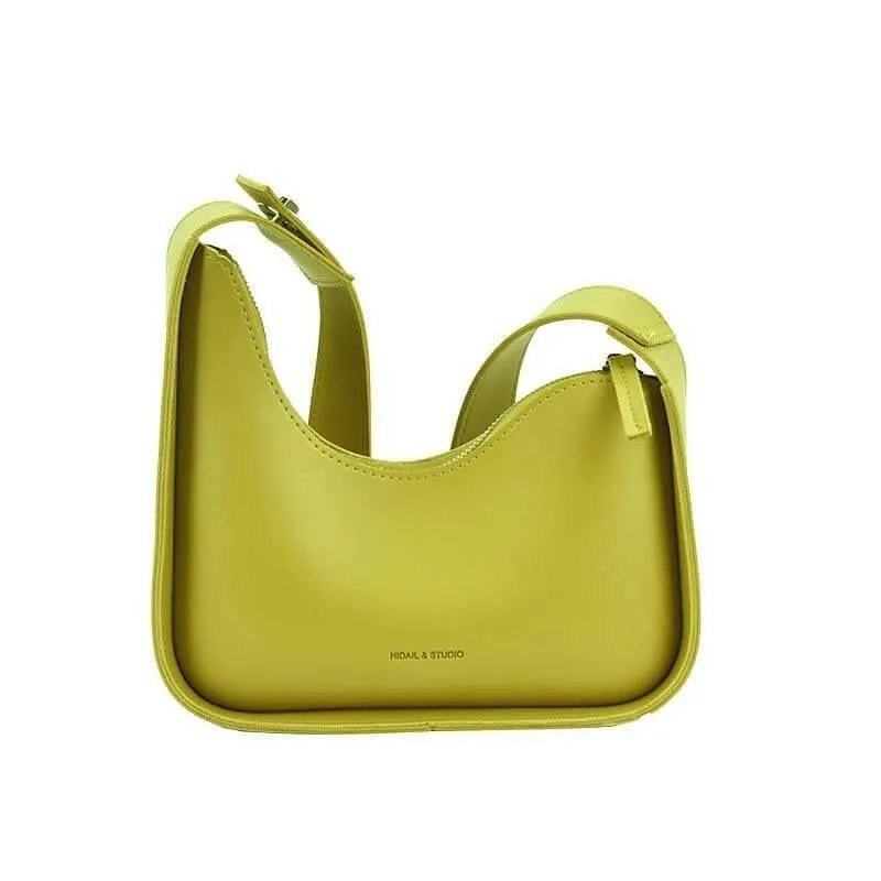MI AMOR Handbag: Versatile Style with Sophisticated Hardware