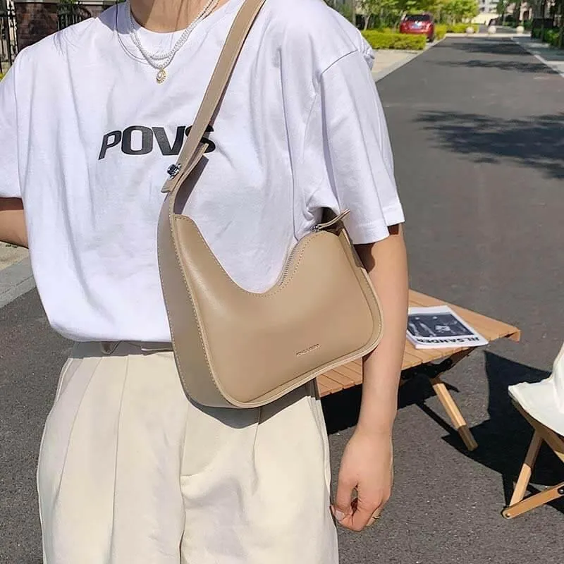 MI AMOR Handbag: Versatile Style with Sophisticated Hardware