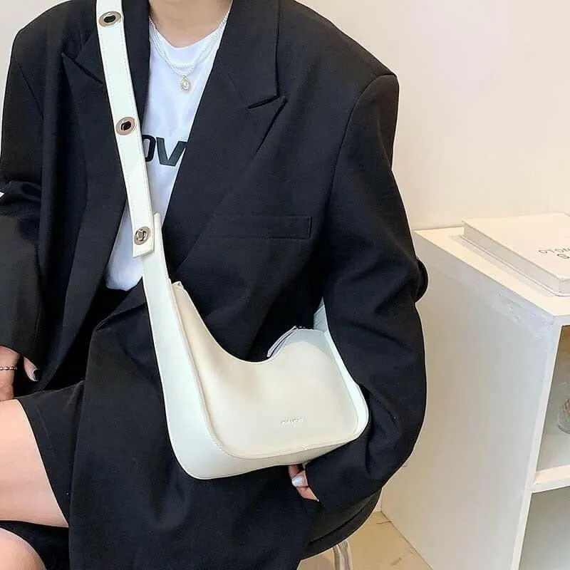 MI AMOR Handbag: Versatile Style with Sophisticated Hardware