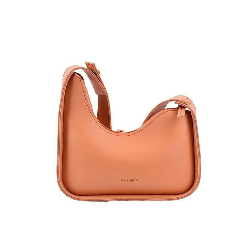 MI AMOR Handbag: Versatile Style with Sophisticated Hardware