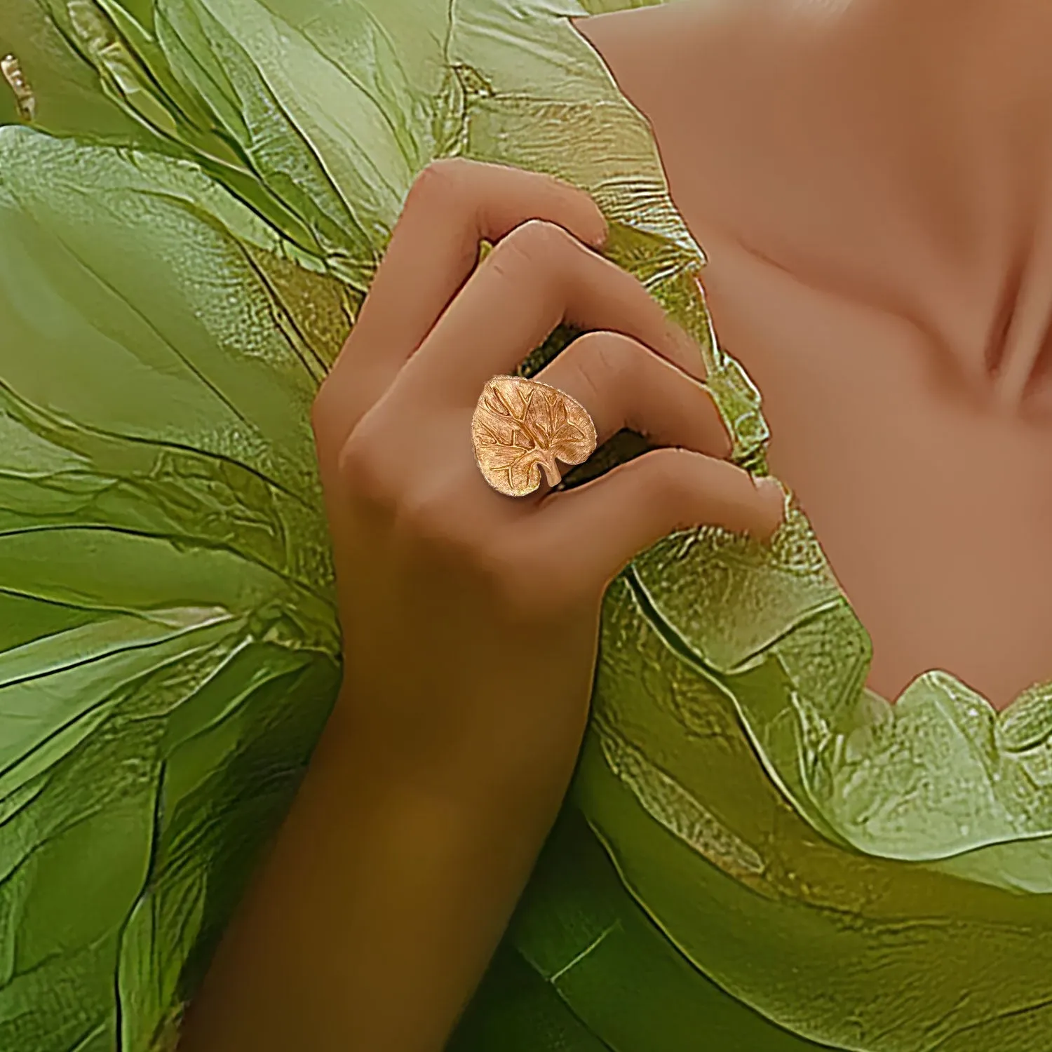Oscar de la Renta Gold-Tone Lotus Blossom Leaf Statement Ring – Rare Collectible