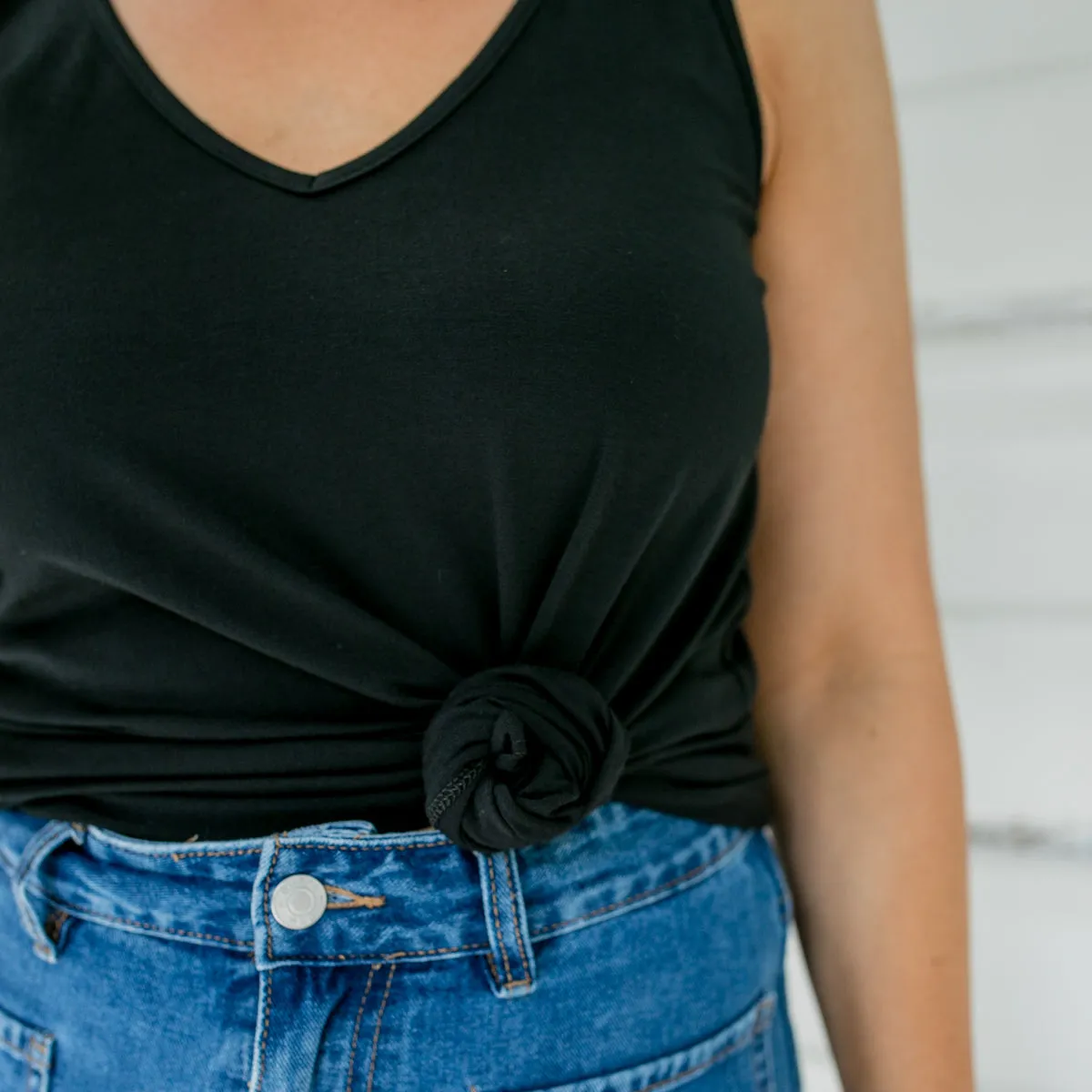 Taisa v-neck tank - black