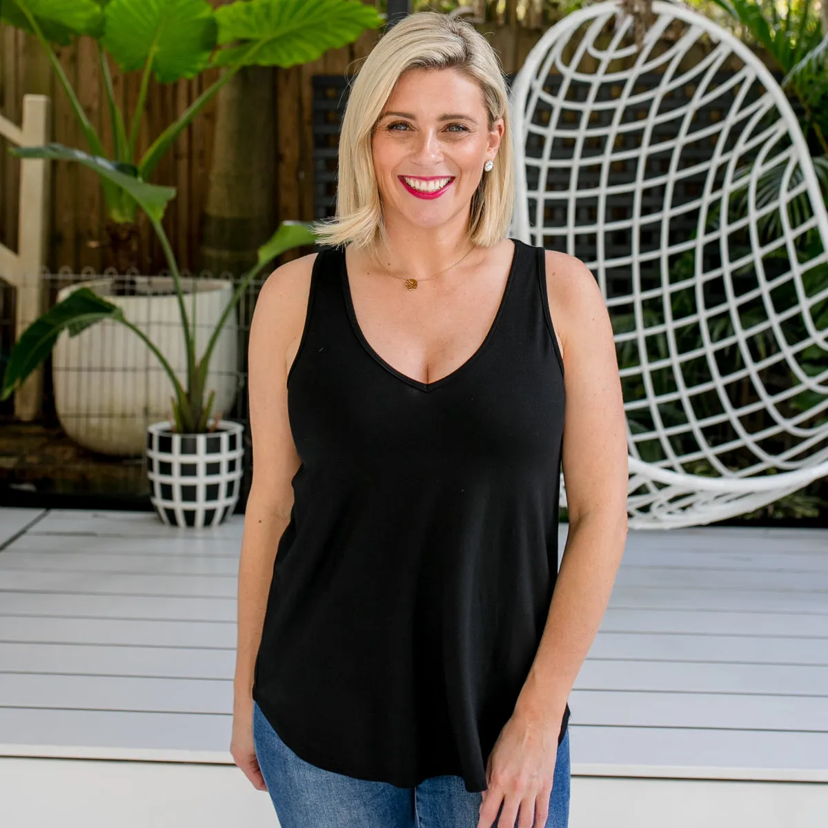 Taisa v-neck tank - black