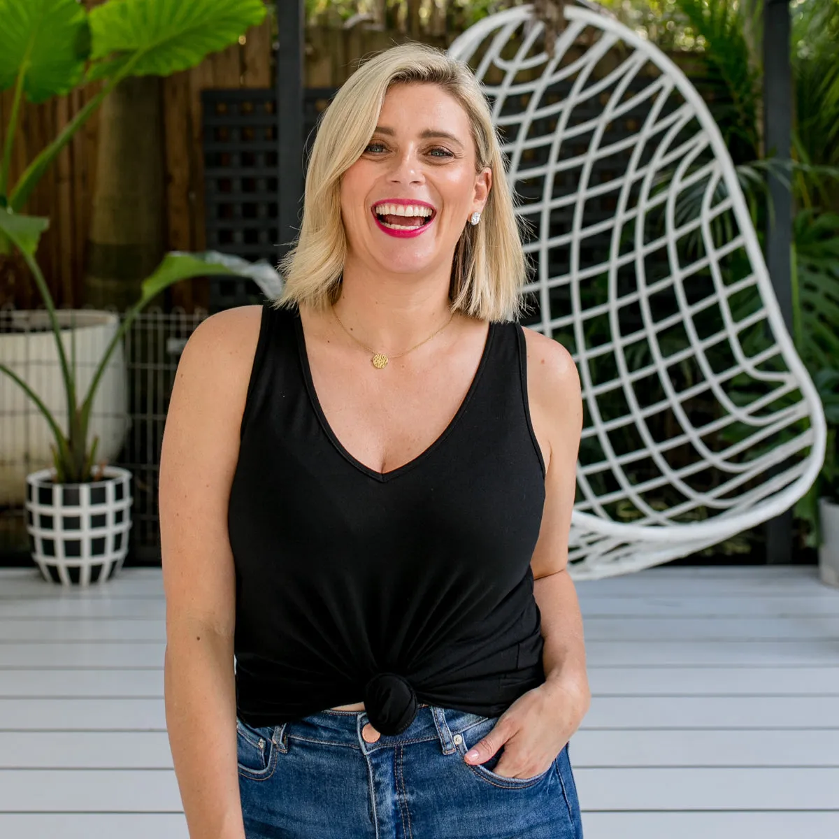Taisa v-neck tank - black