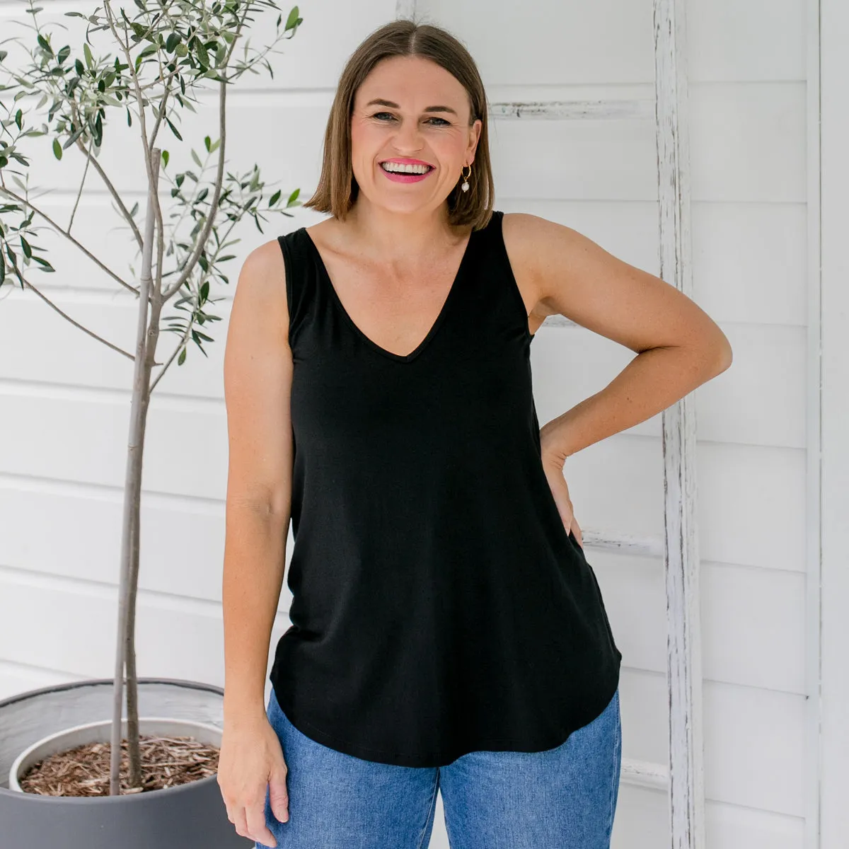 Taisa v-neck tank - black