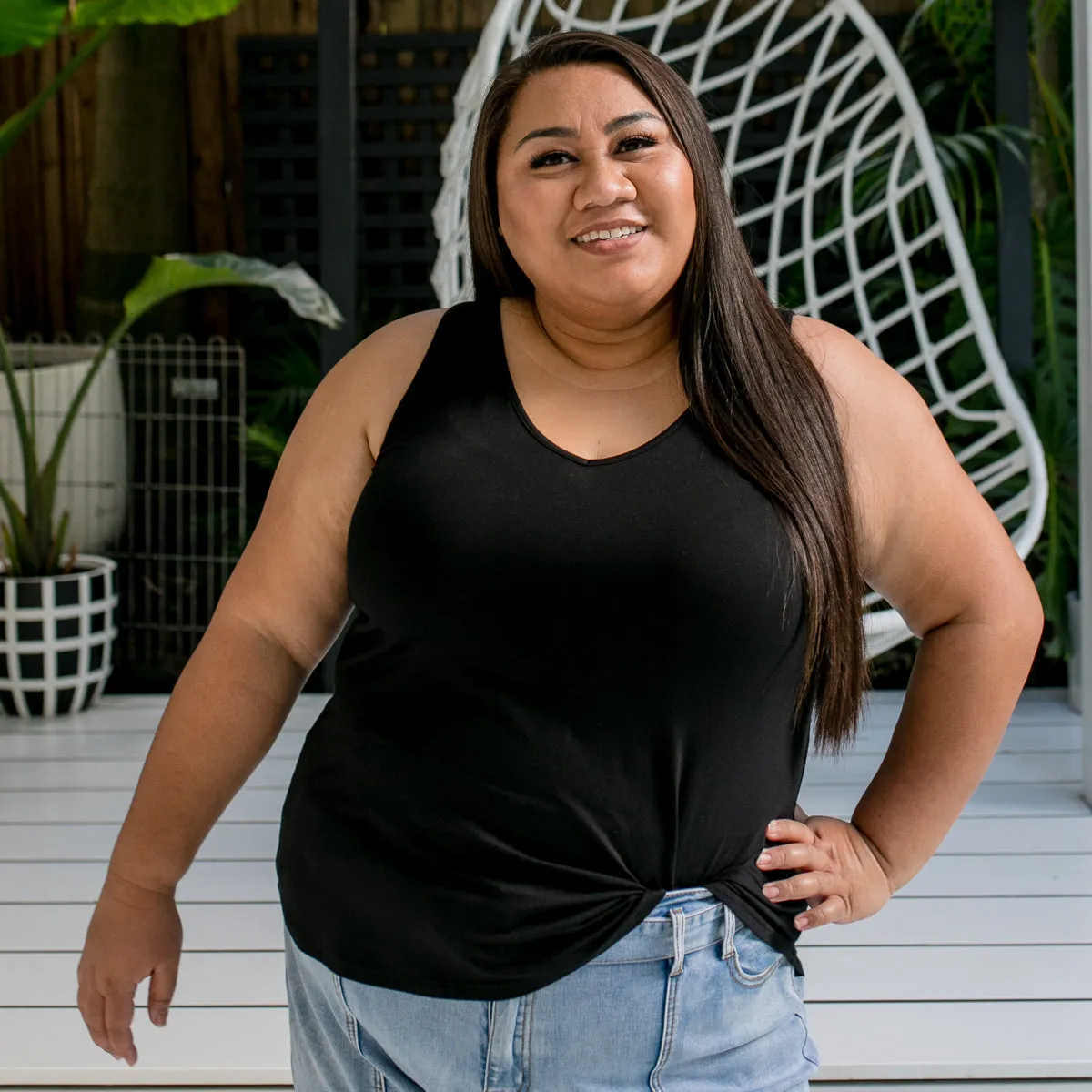 Taisa v-neck tank - black