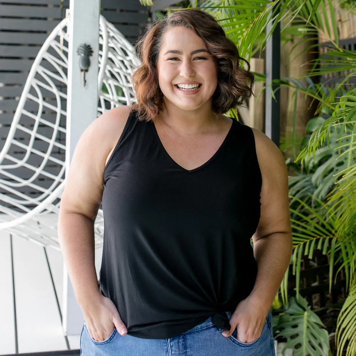 Taisa v-neck tank - black