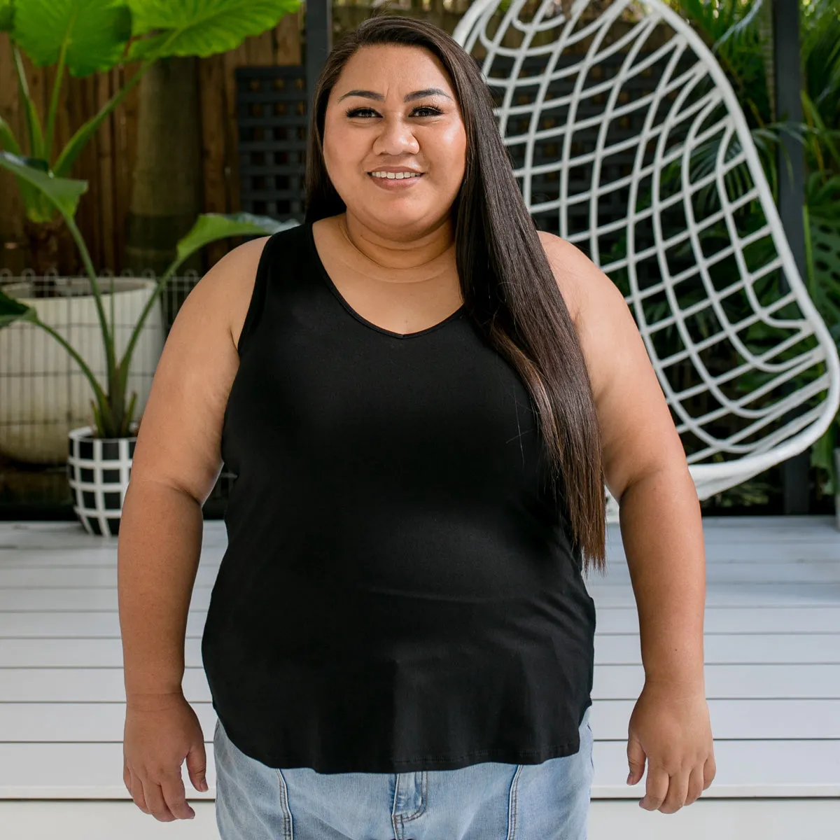 Taisa v-neck tank - black