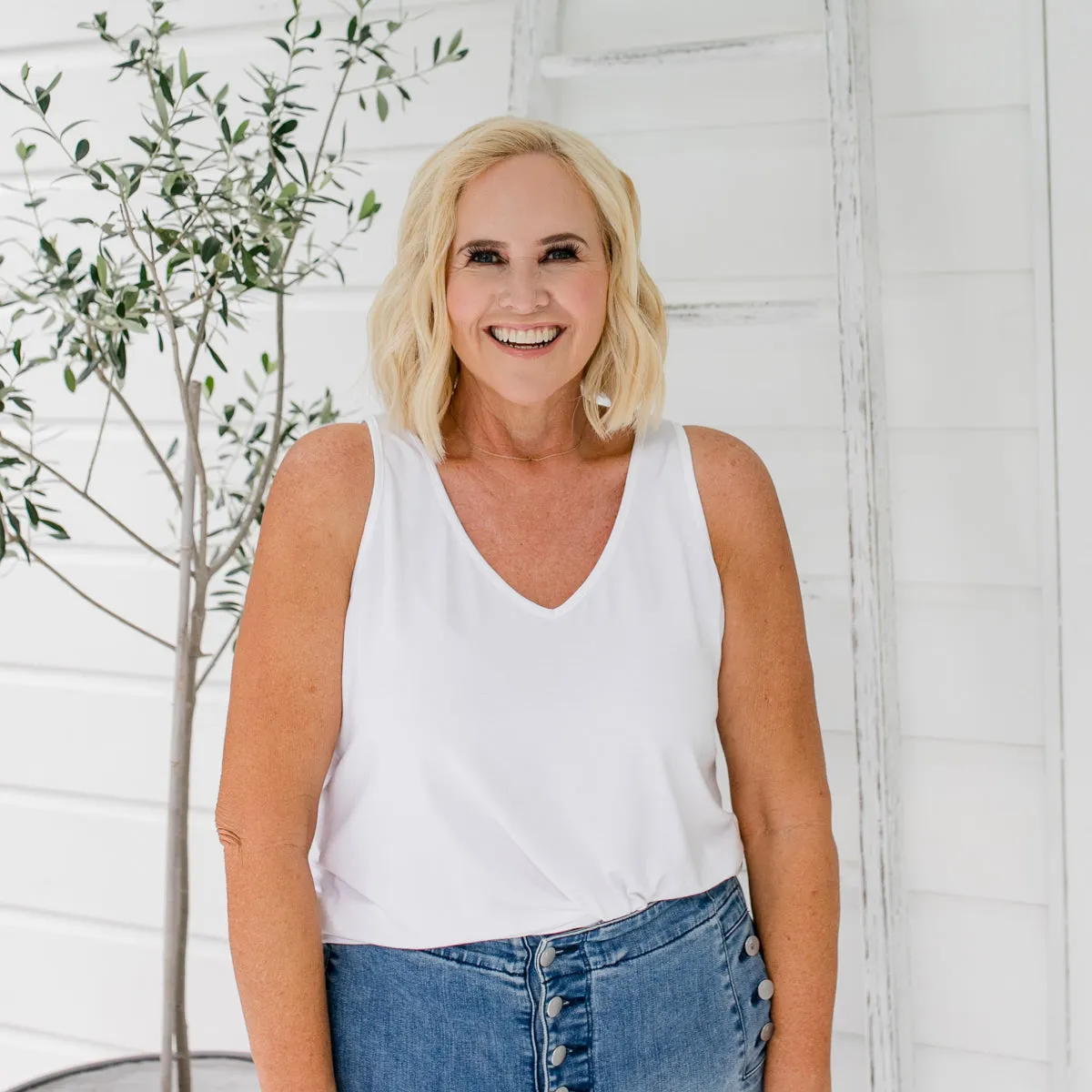 Taisa v-neck tank - white