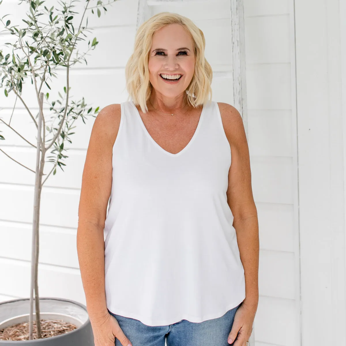 Taisa v-neck tank - white